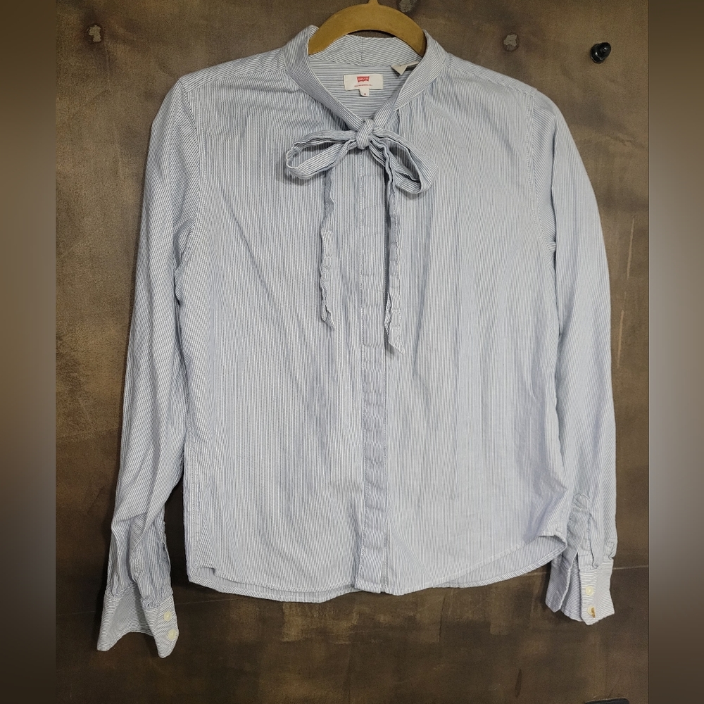 Levi's stripped button up